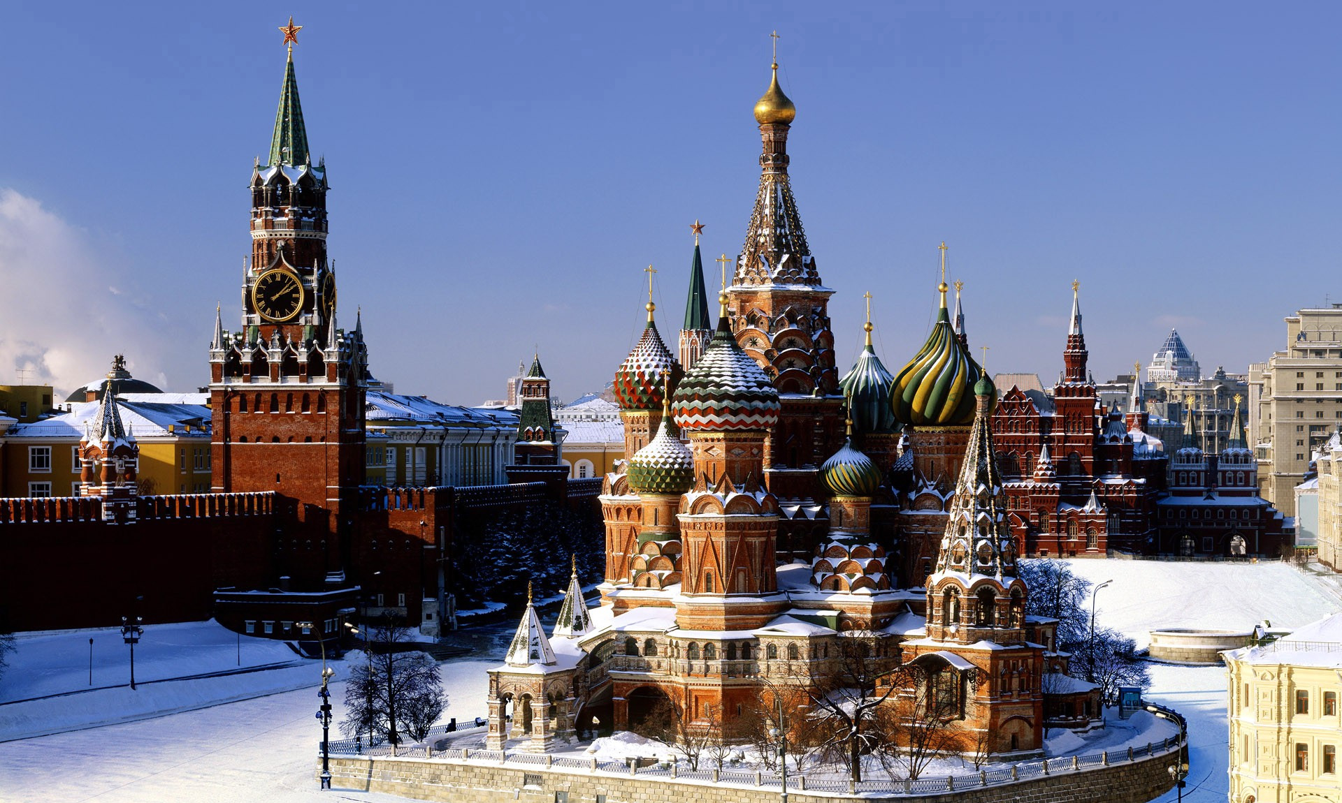 Winter in Moscow: A Glimpse of Historical Grandeur