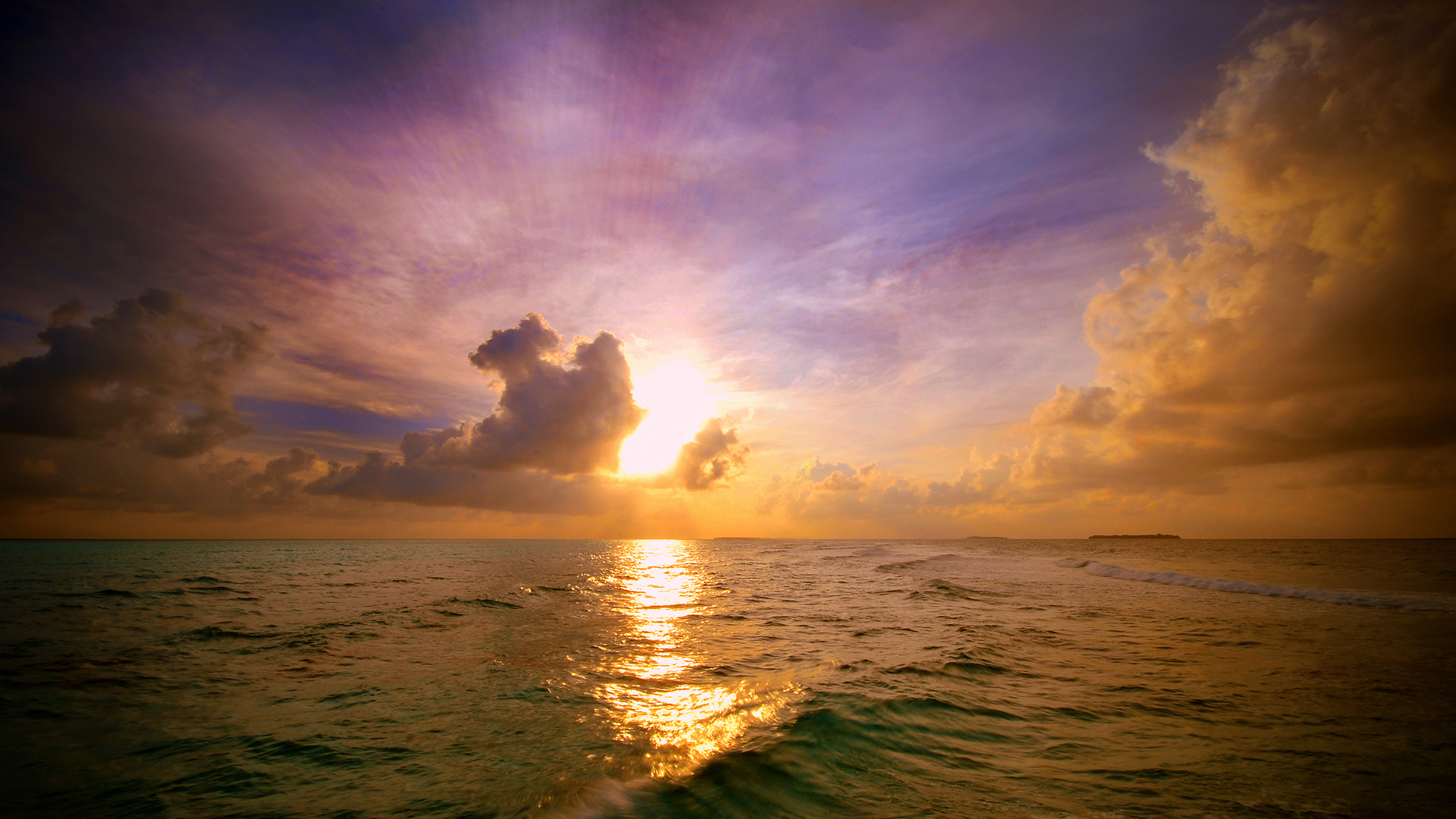 Tranquil Sunset Over the Ocean