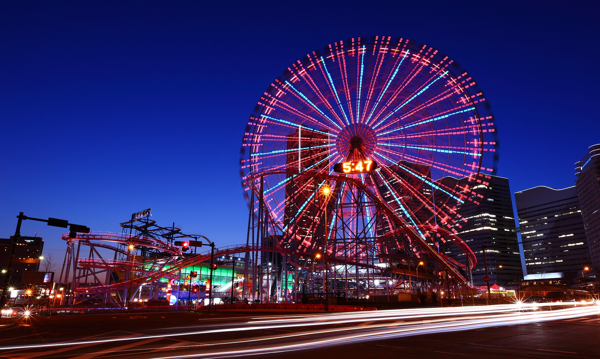 Yokohama Cosmo World Ferris Wheel at Night